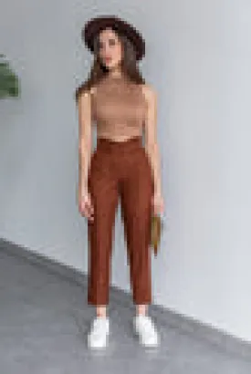Pocket detail arched pants -
